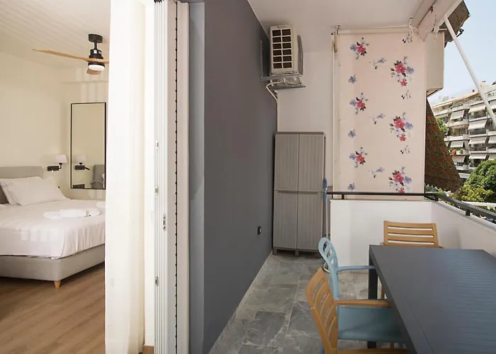 Happy Place In The Center * Каламата