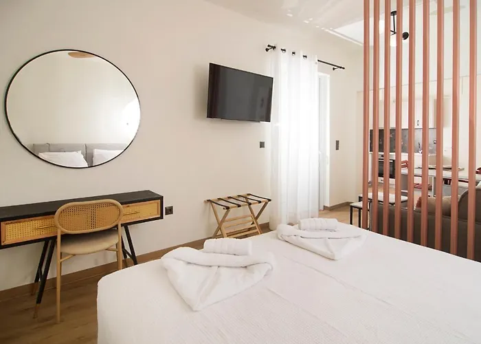 Happy Place In The Center * Каламата